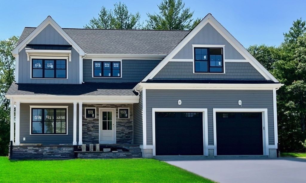 Attached, Exterior, Facade, Farmhouse