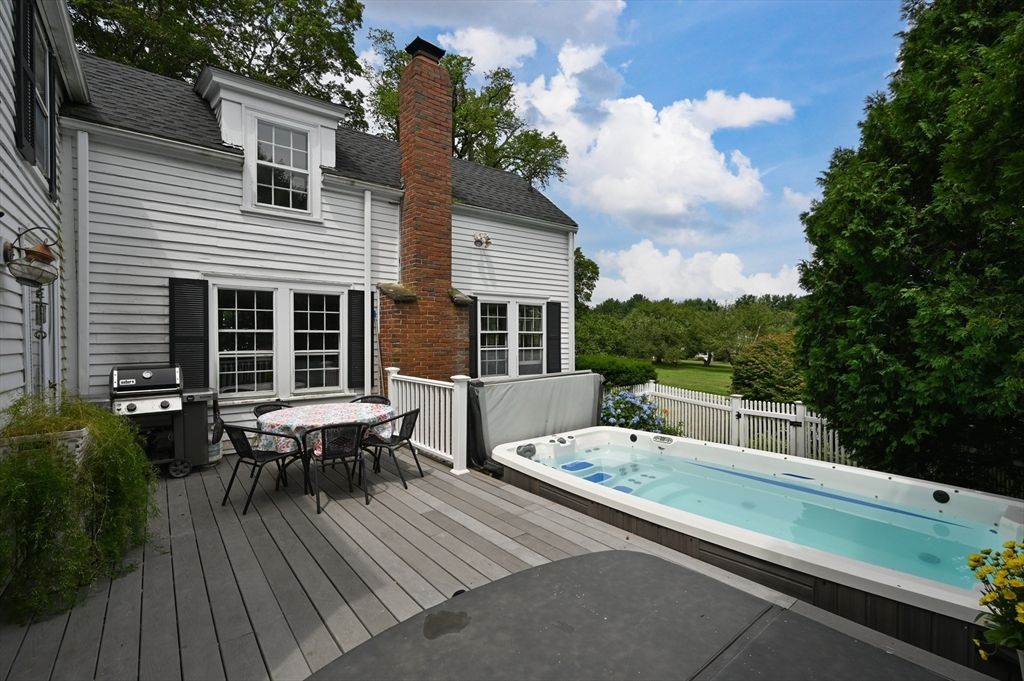Exterior, Hot Tub