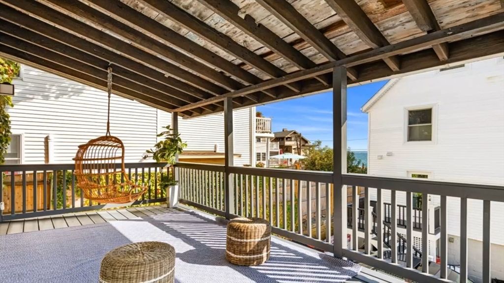 Exterior, Wooden Beams