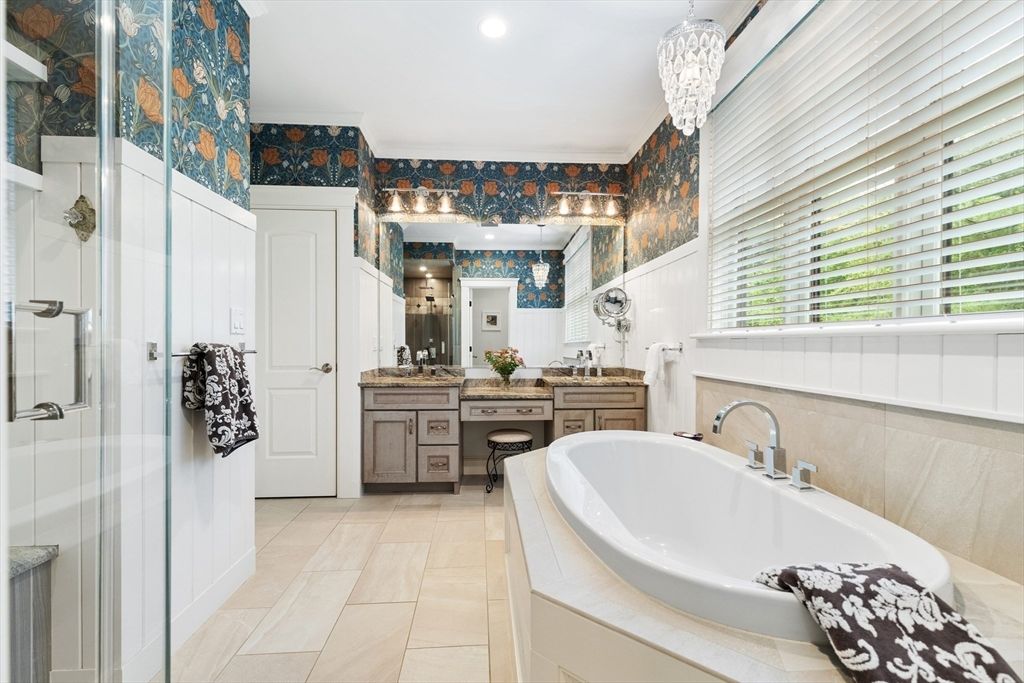 Bathroom, Dual Sink Vanities, Interior, Recessed Lighting