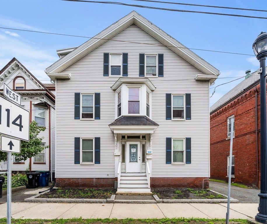 Exterior, Facade, Queen Anne Victorian