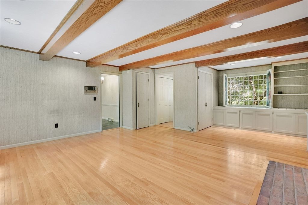 Empty room, Interior, Recessed Lighting, Wooden Beams, Wood Texture Flooring