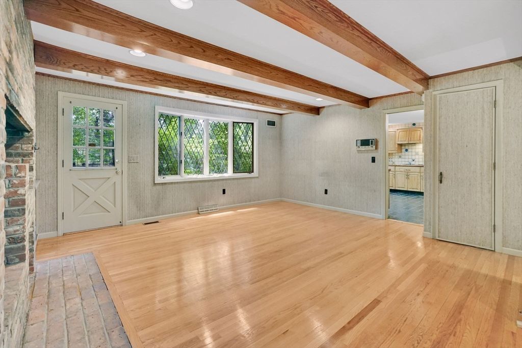 Empty room, Interior, Recessed Lighting, Wooden Beams, Wood Texture Flooring