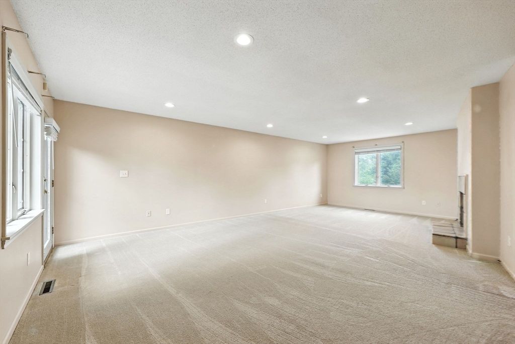 Empty room, Interior, Recessed Lighting
