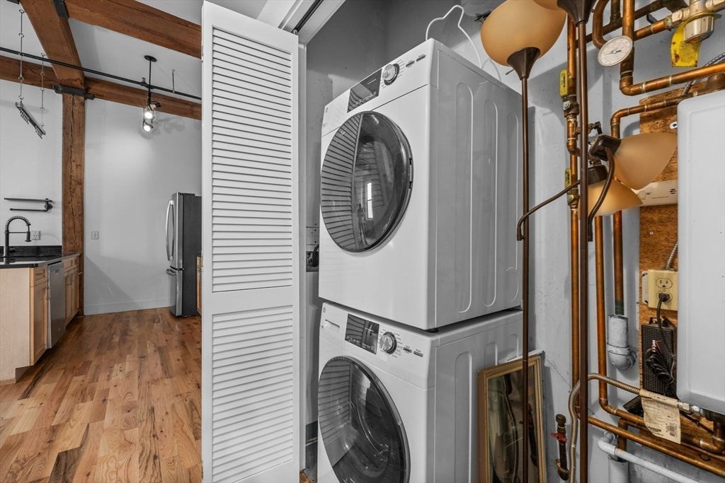 Interior, Utility Closets, Washer, Wood Texture Flooring