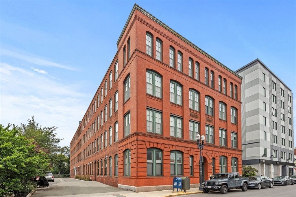 Exterior, Facade, Chicago School