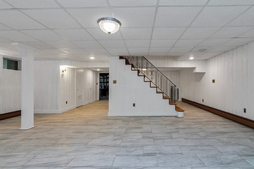 Empty room, Interior, Marble, Recessed Lighting