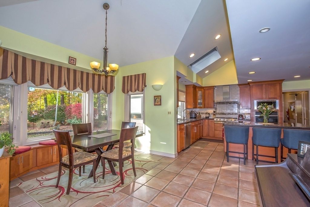 Dining room, Interior, Kitchen, Pendant Lights, Recessed Lighting, Stainless Steel Appliances
