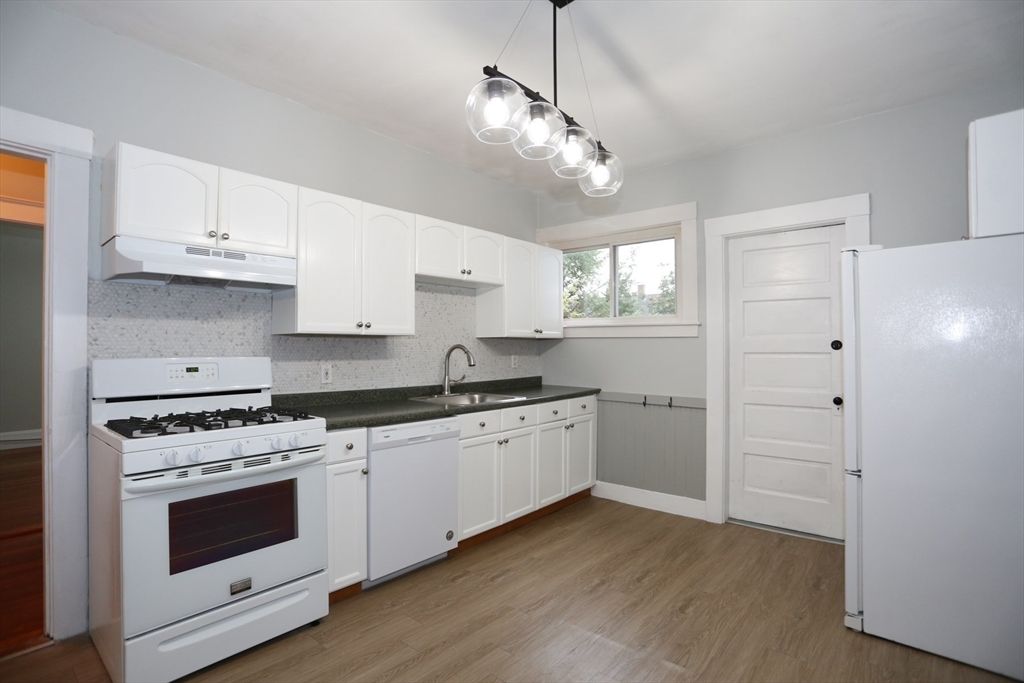 Interior, Kitchen, Pendant Lights, Wood Texture Flooring