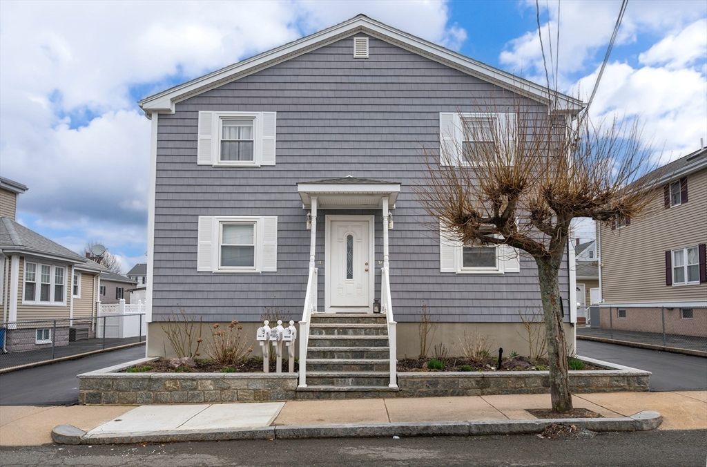 Exterior, Facade, Raised Ranch