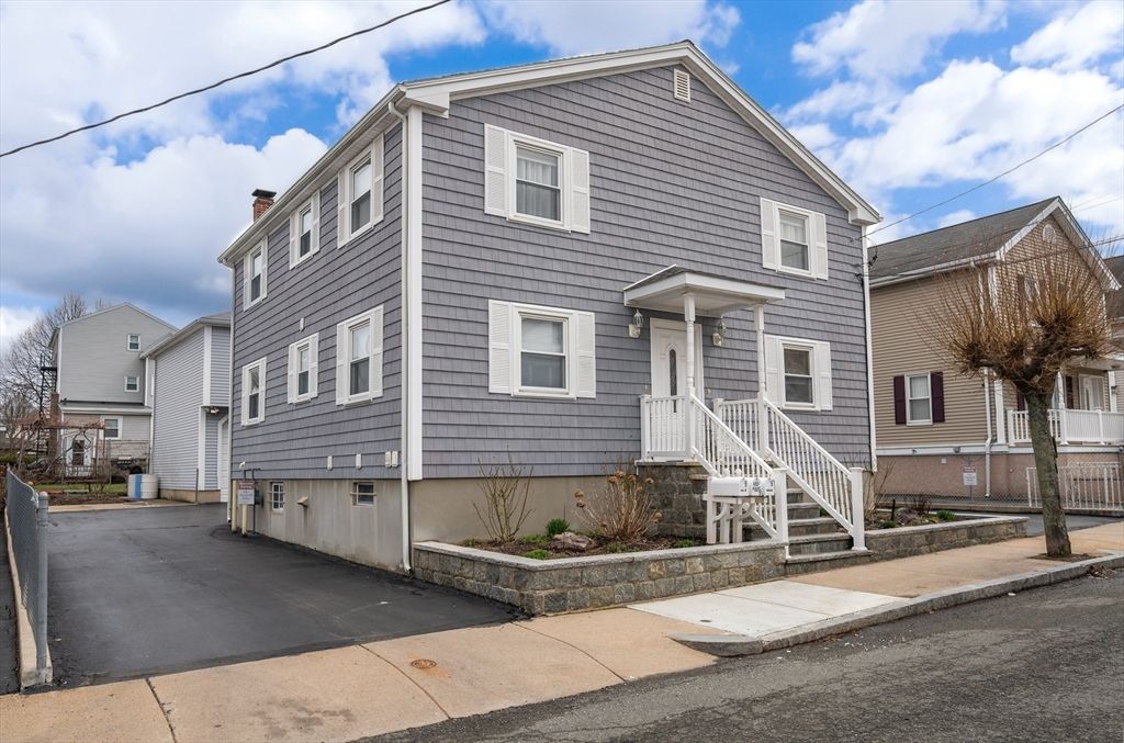 Exterior, Facade, Rowhouse