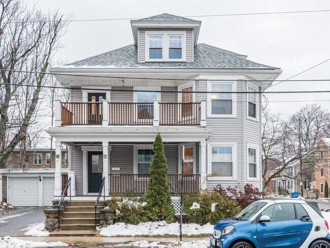Attached, Exterior, Facade, American Foursquare
