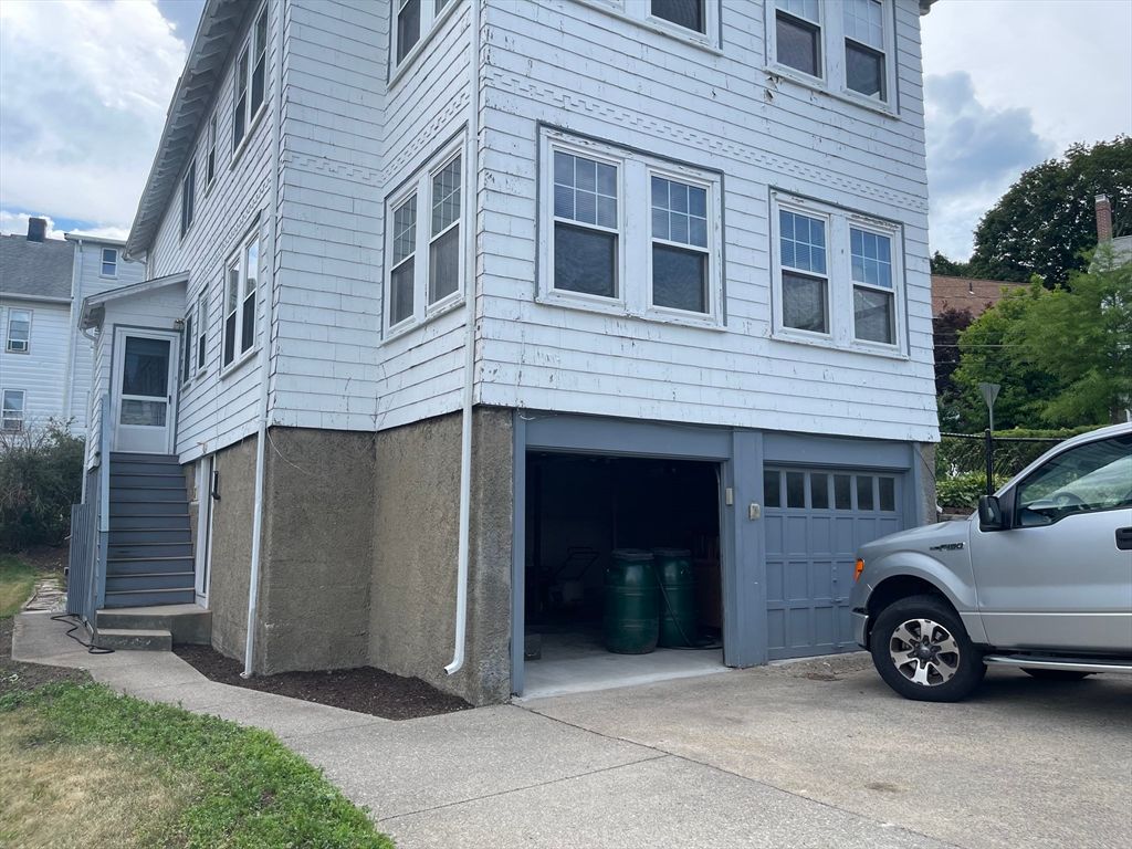 Attached, Exterior, Facade, Rowhouse