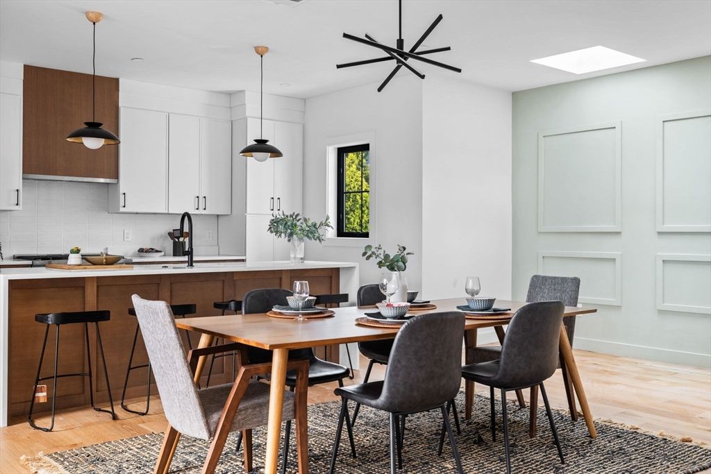 Dining room, Interior, Kitchen, Pendant Lights, Recessed Lighting, Wood Texture Flooring