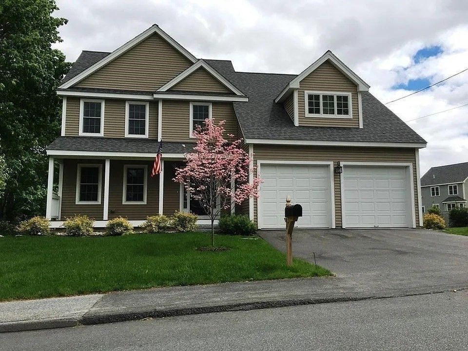 Attached, Exterior, Facade, Farmhouse
