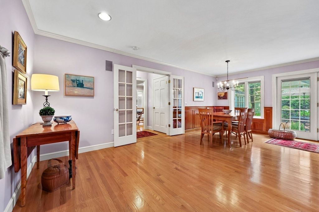 Chandelier, Dining room, Interior, Recessed Lighting, Wood Texture Flooring