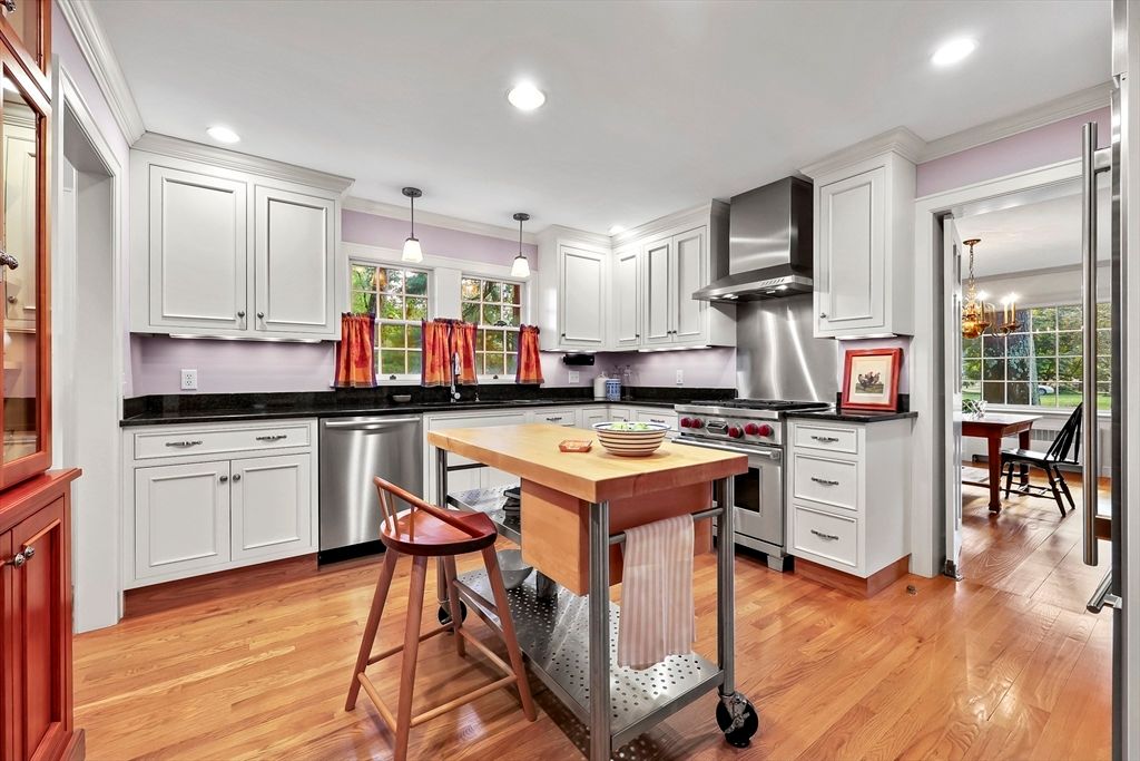 Dining room, Interior, Kitchen, Pendant Lights, Recessed Lighting, Stainless Steel Appliances, Wood Texture Flooring