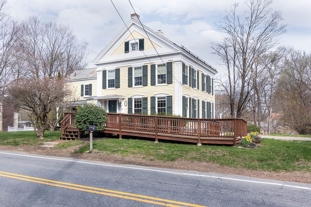 Exterior, Facade, Queen Anne Victorian