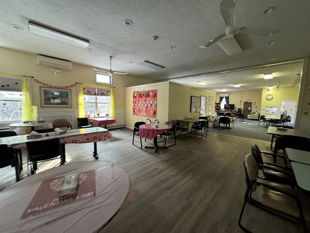 Dining room, Interior