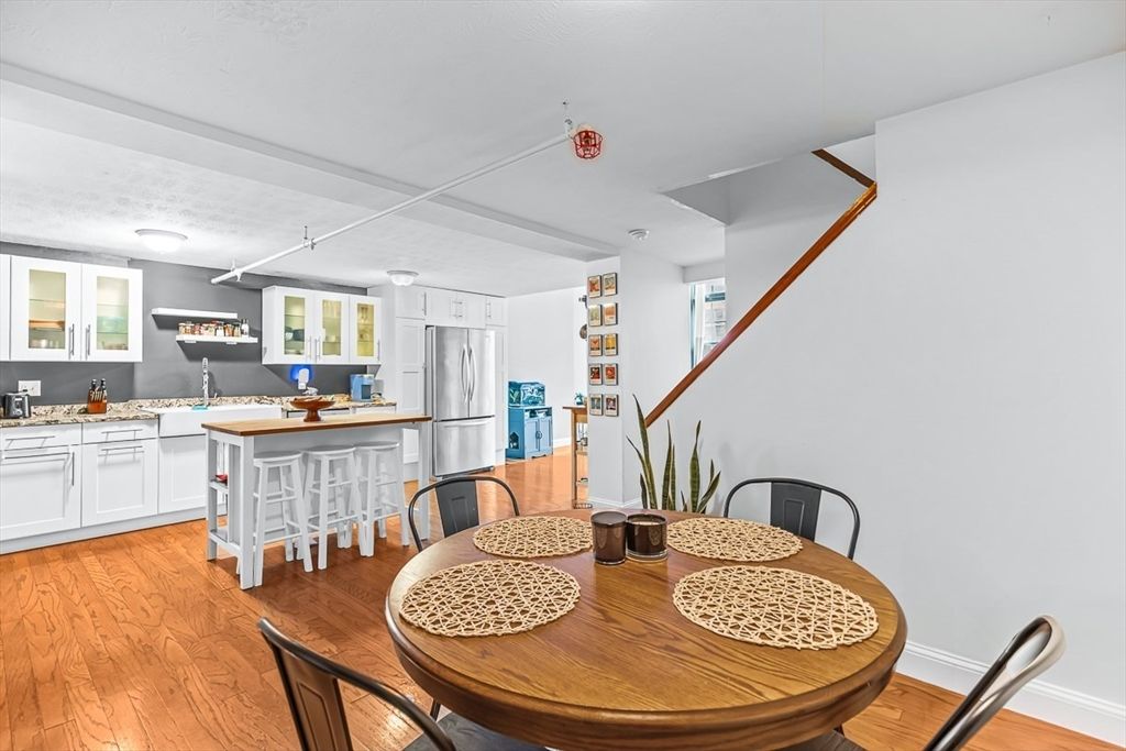 Dining room, Interior, Kitchen, Stainless Steel Appliances, Wood Texture Flooring