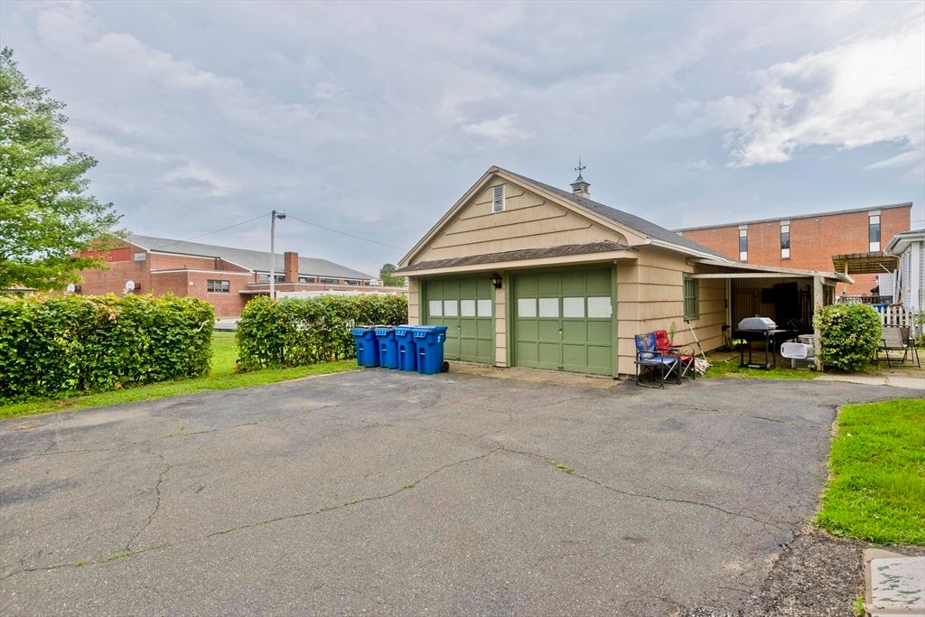 Detached Garage, Exterior