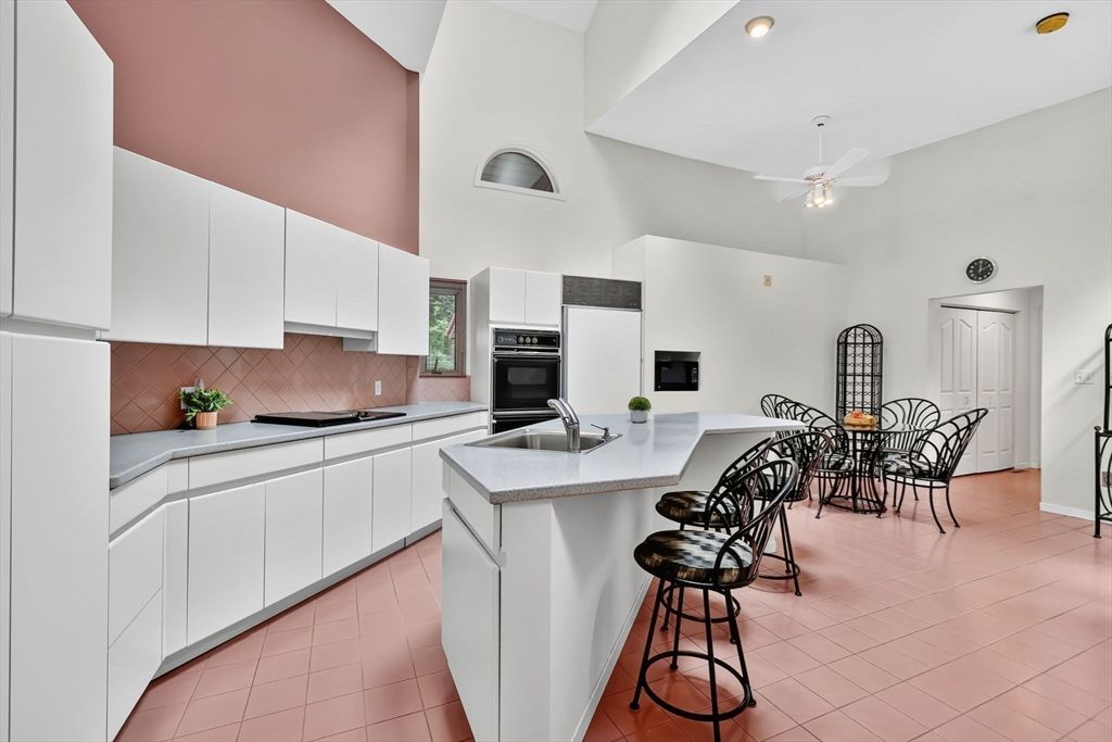 Dining room, Interior, Kitchen, Recessed Lighting, Stainless Steel Appliances
