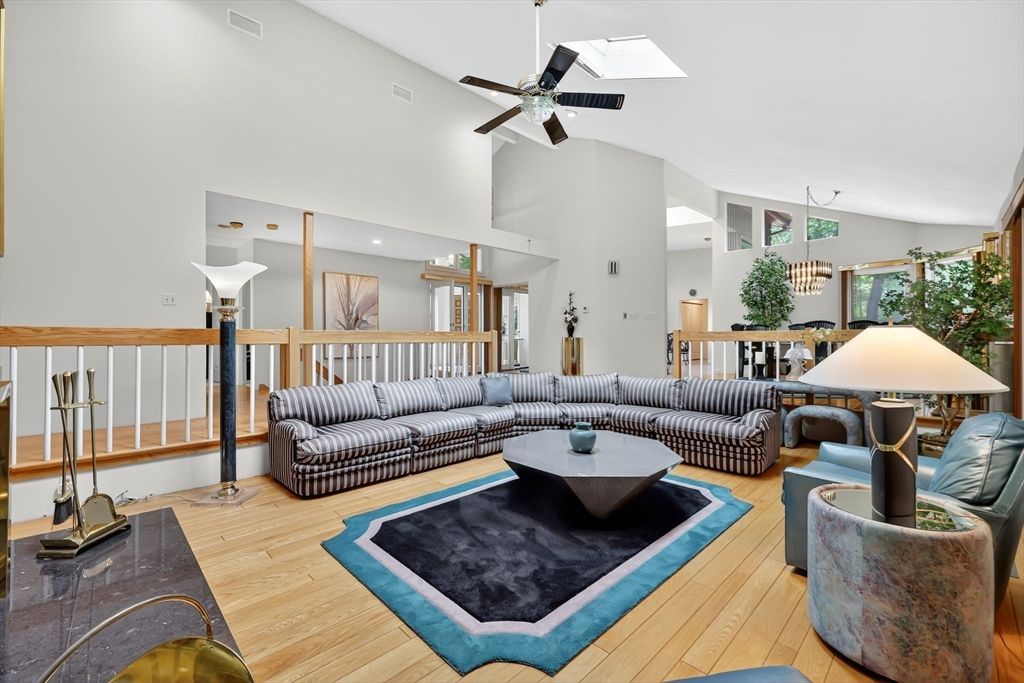 Chandelier, Dining room, Interior, Living room, Recessed Lighting, Wood Texture Flooring