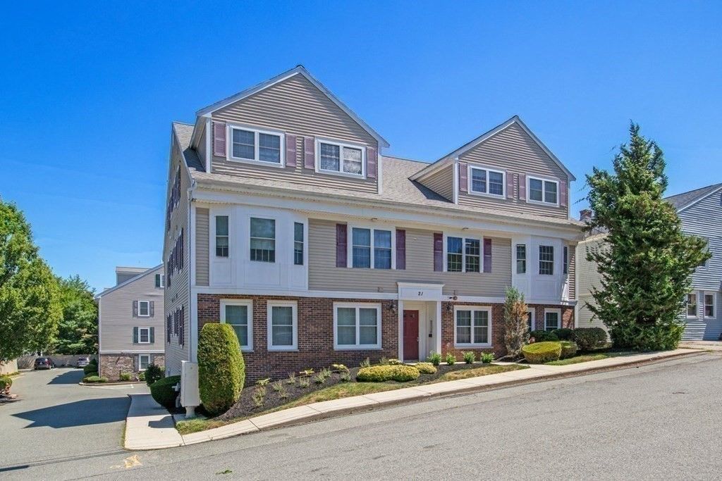 Exterior, Facade, Brick Facade, Farmhouse