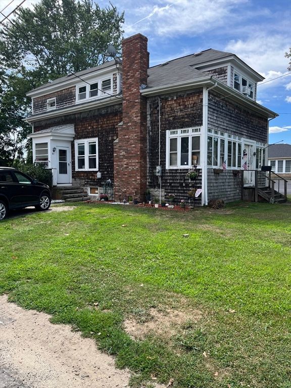 Exterior, Facade, Brick Facade, American Foursquare