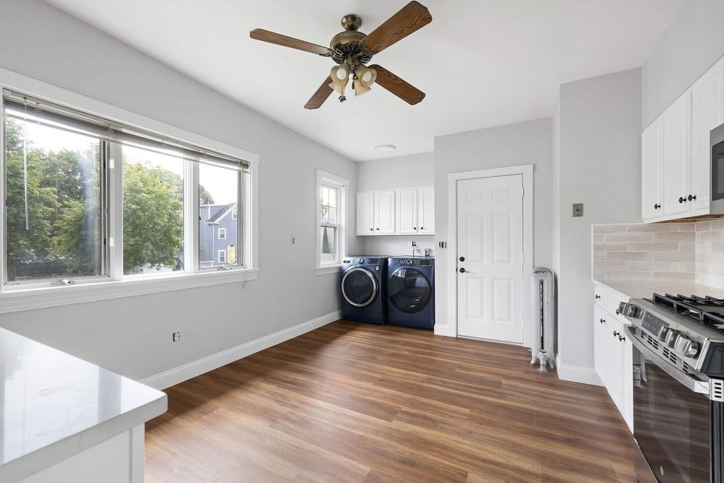 Interior, Kitchen, Washer, Wood Texture Flooring