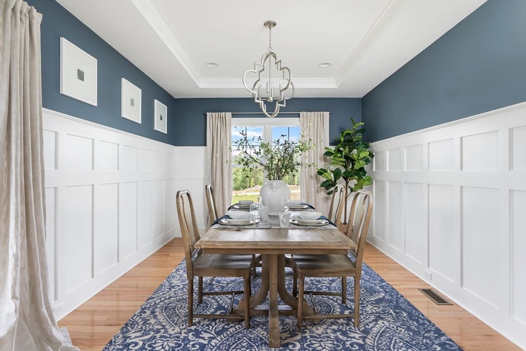 Chandelier, Dining room, Interior, Pendant Lights, Wood Texture Flooring