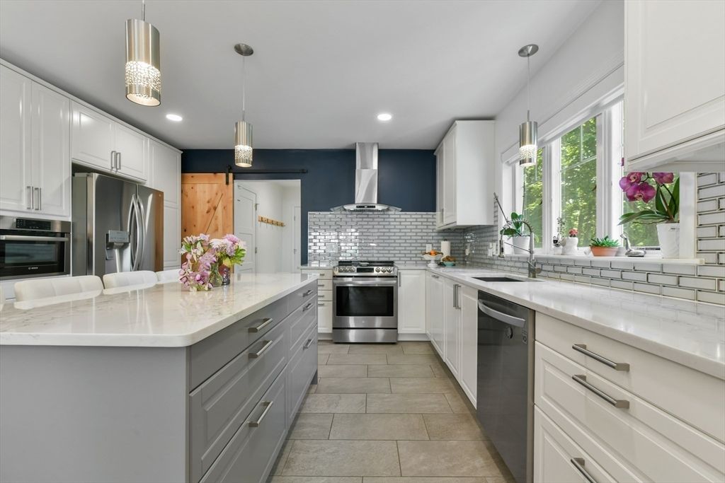Interior, Kitchen, Pendant Lights, Recessed Lighting, Stainless Steel Appliances