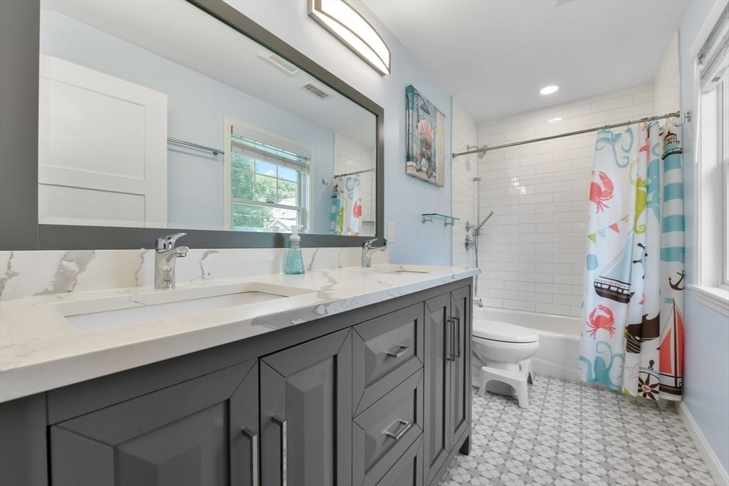 Bathroom, Dual Sink Vanities, Interior, Recessed Lighting