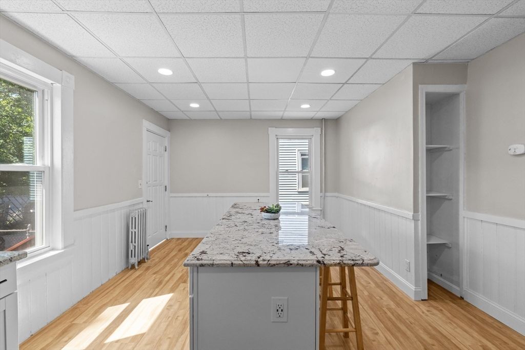 Interior, Recessed Lighting, Wood Texture Flooring