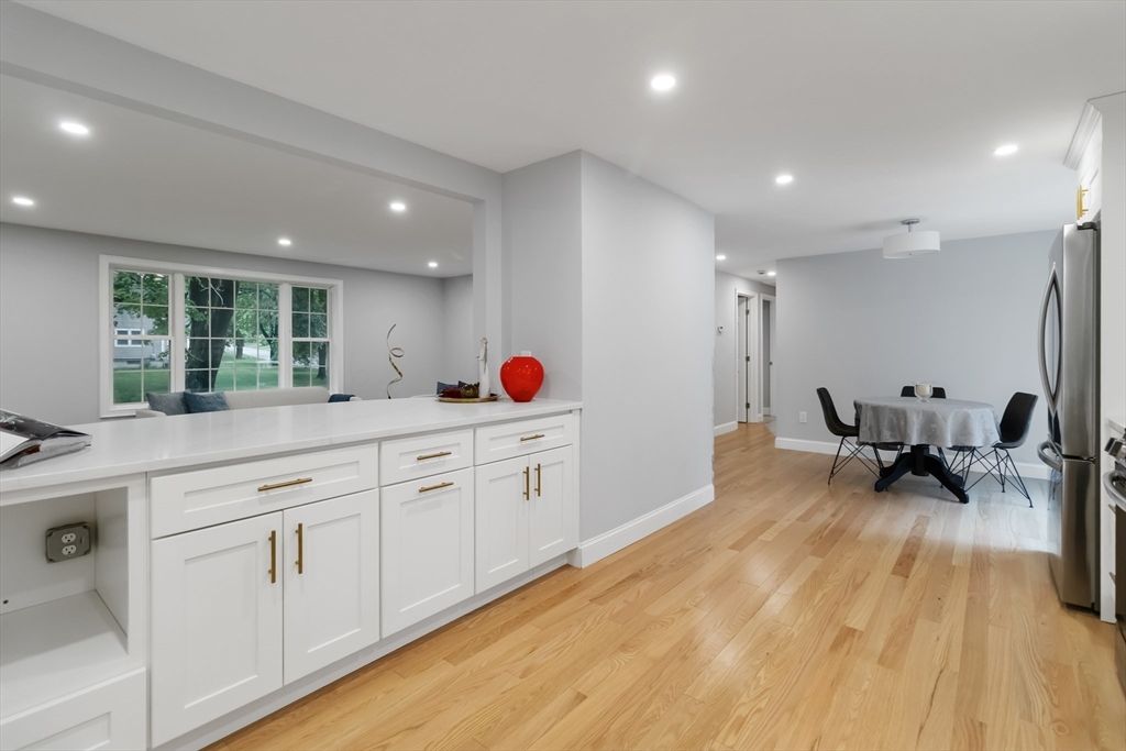 Dining room, Interior, Kitchen, Recessed Lighting, Wood Texture Flooring