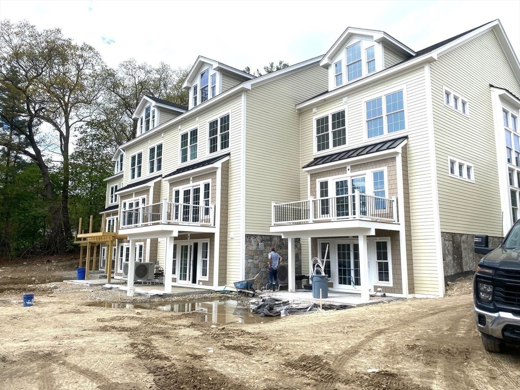 Exterior, Facade, Rowhouse
