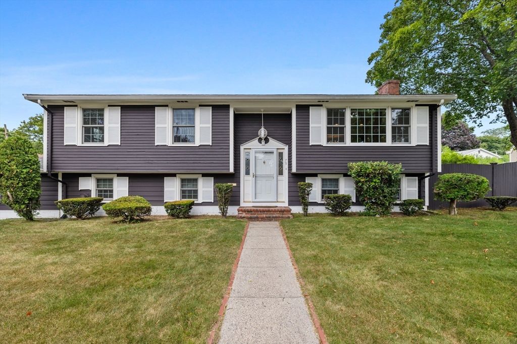 Exterior, Facade, Raised Ranch