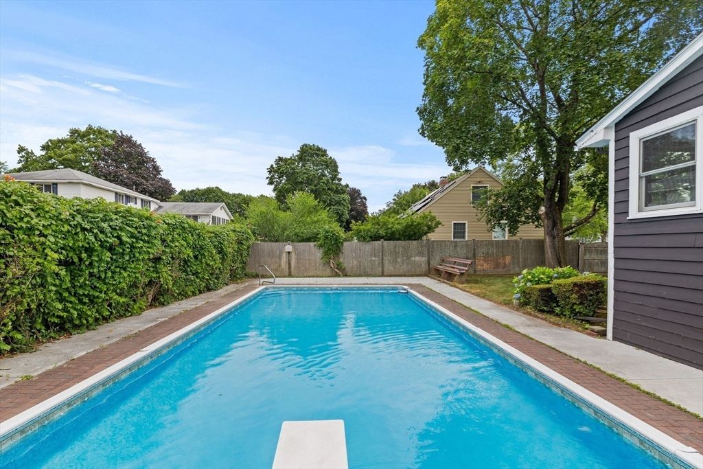 Exterior, Pool