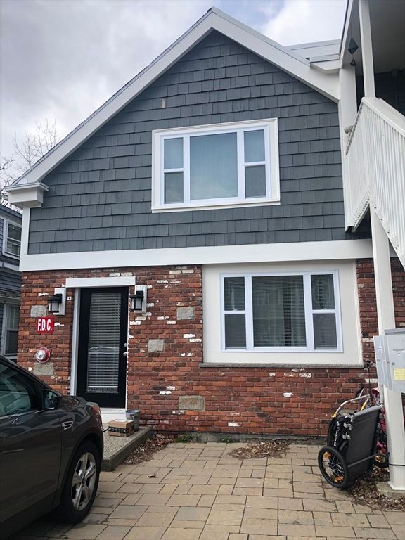 Exterior, Facade, Brick Facade, American Craftsman