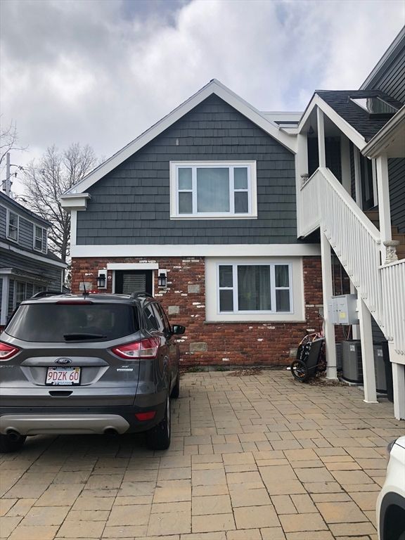 Exterior, Facade, Brick Facade, American Craftsman