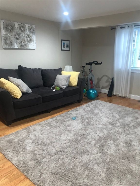 Fitness Equipment, Interior, Recessed Lighting, Wood Texture Flooring