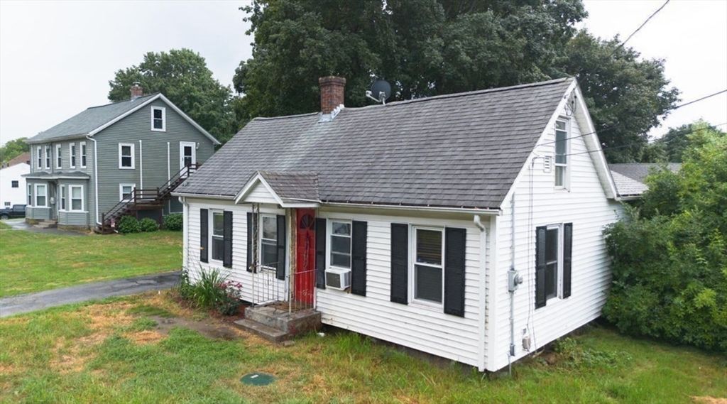 Exterior, Facade, Cape Cod