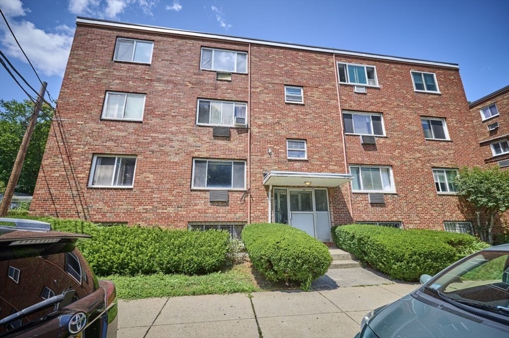 Exterior, Facade, Brick Facade, Rowhouse