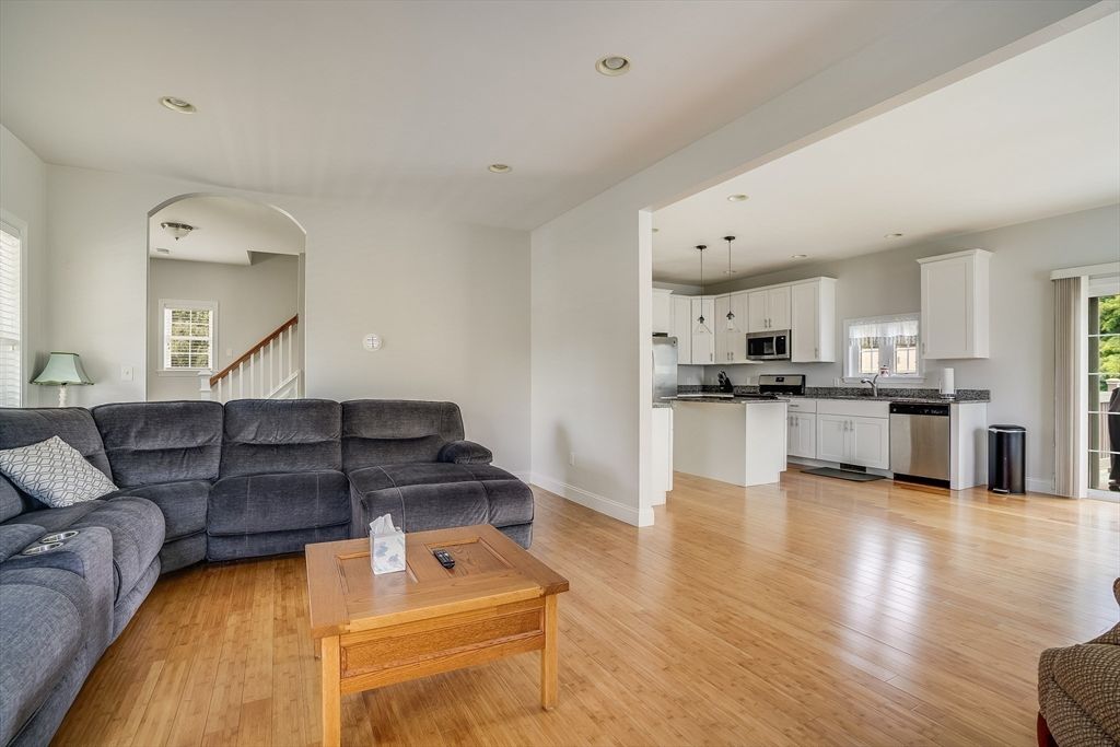 Interior, Kitchen, Living room, Pendant Lights, Recessed Lighting, Stainless Steel Appliances, Wood Texture Flooring