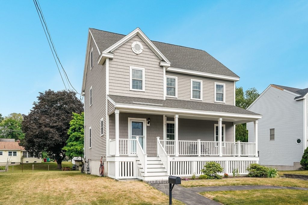 Exterior, Facade, Queen Anne Victorian