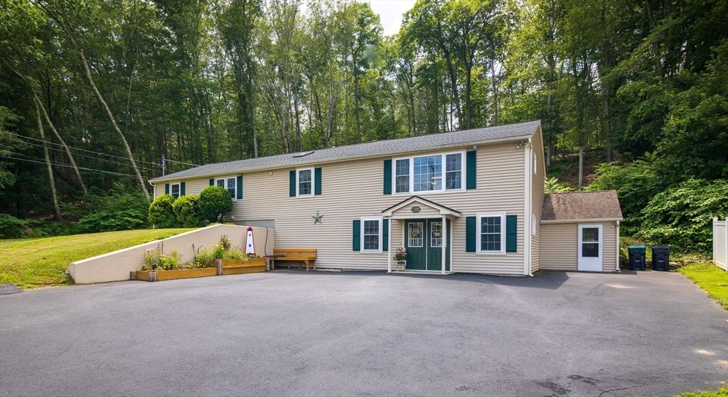 Exterior, Facade, Georgian