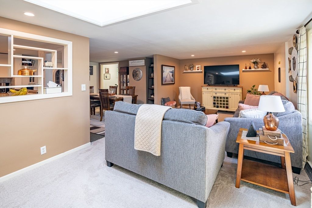 Dining room, Interior, Living room, Recessed Lighting