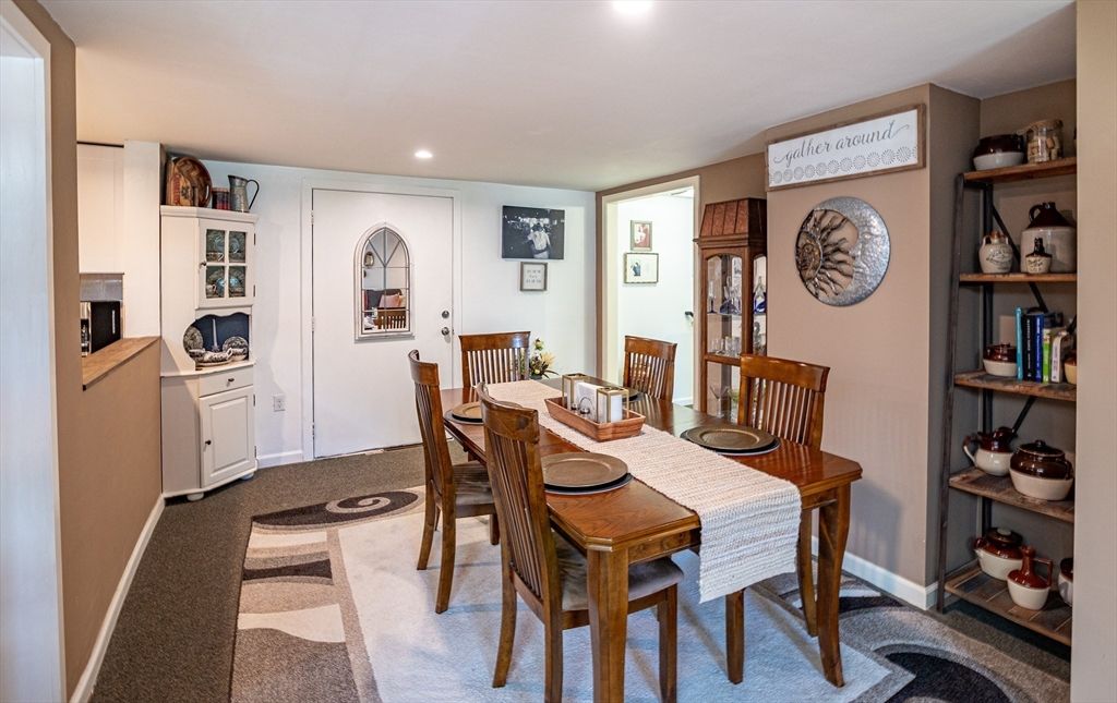 Dining room, Interior, Recessed Lighting
