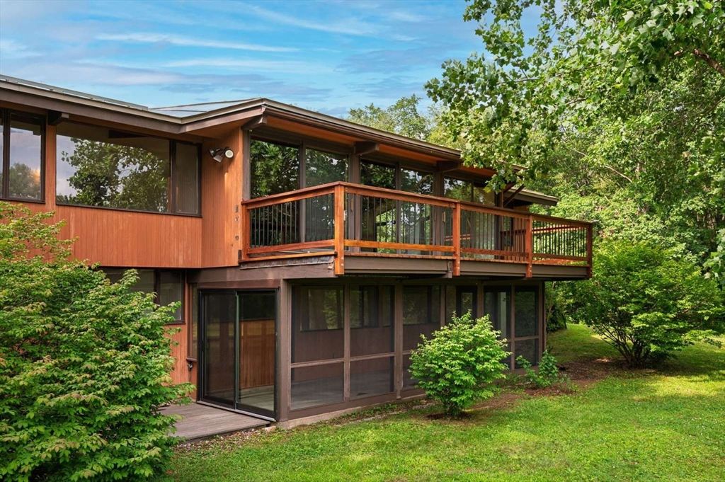 Backyard, Exterior, Facade, Modern