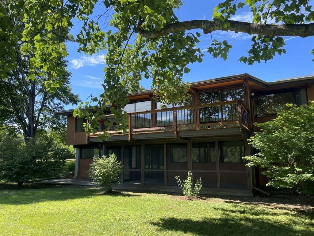 Backyard, Exterior, Facade, Modern